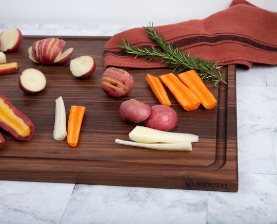 Edge Grain Walnut Cutting Board with Juice Groove (20 x 15 x .75 Inches)
