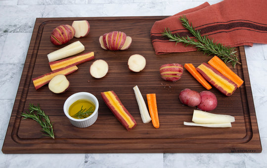 Edge Grain Walnut Cutting Board with Juice Groove (20 x 15 x .75 Inches)