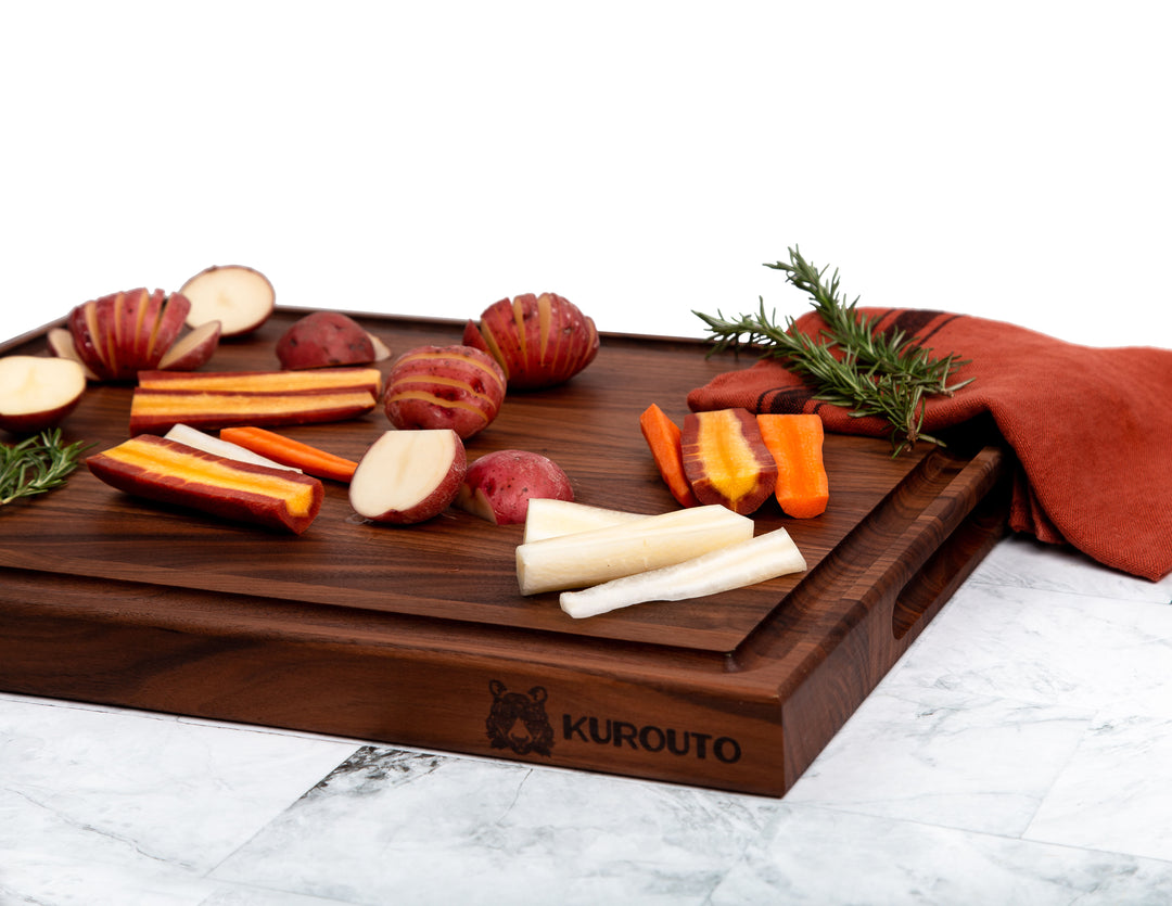 Walnut Edge Grain Butcher Block with Juice Groove and Integrated Handles (20 x 15 x 1.5 Inches)